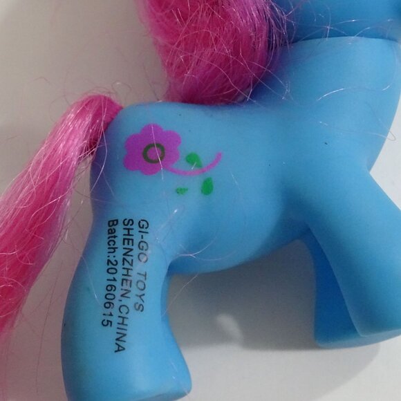 Gi-Go Toys Blue Pony Unicorn Pink Hair Figurine Collectible with Flower 2.5 inch - Picture 2 of 7